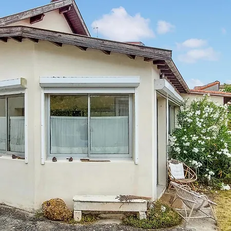 2 Bedroom Gorgeous In St-georges-de-didonn Casa de Férias *